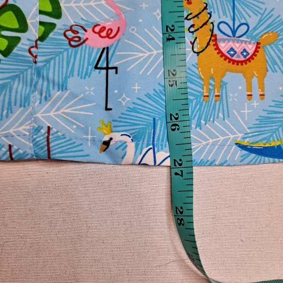 elite Med Performance Scrub Top Womens Microflex Christmas Boombox Animals sz L - Picture 8 of 8